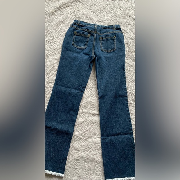 DG2 Strait Leg Size 2 Mid Rise Jeans With Lace Bottom Detail - Picture 12 of 12